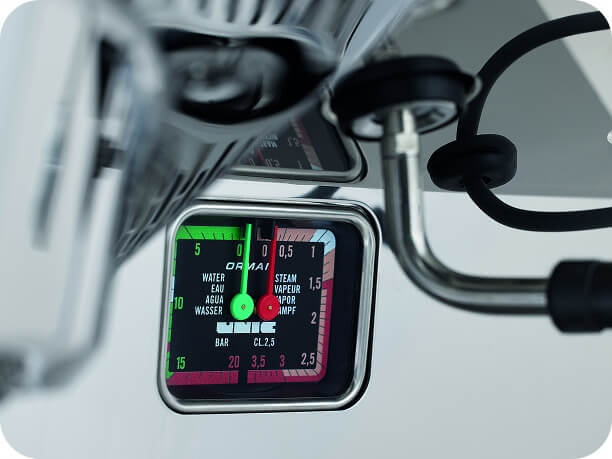 UNIC_Traditional_Espresso_Machine_Pressure_Focus